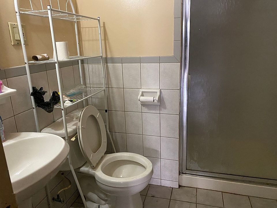 2nd image of 933 E 93rd St #2