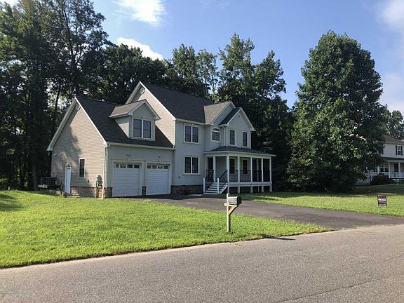 4th image of 70 Lakeview Dr