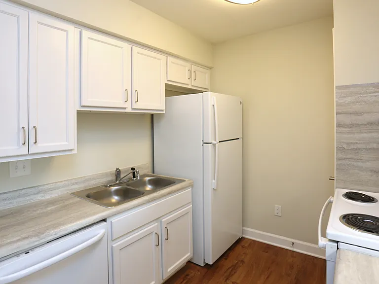 Courtyard Commons - Apartments on West Main — Photo 10