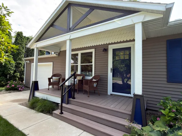 226 S Chicago St, New Buffalo, MI 49117
