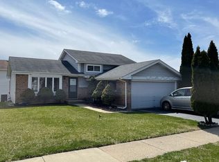 1055 E Cunningham Dr, Palatine, IL 60074