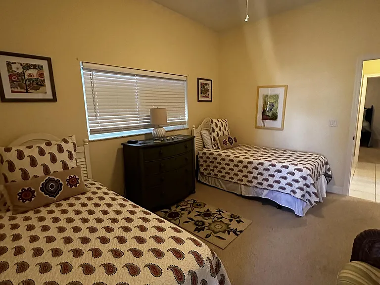 5209 SW 25th Pl — Photo 9