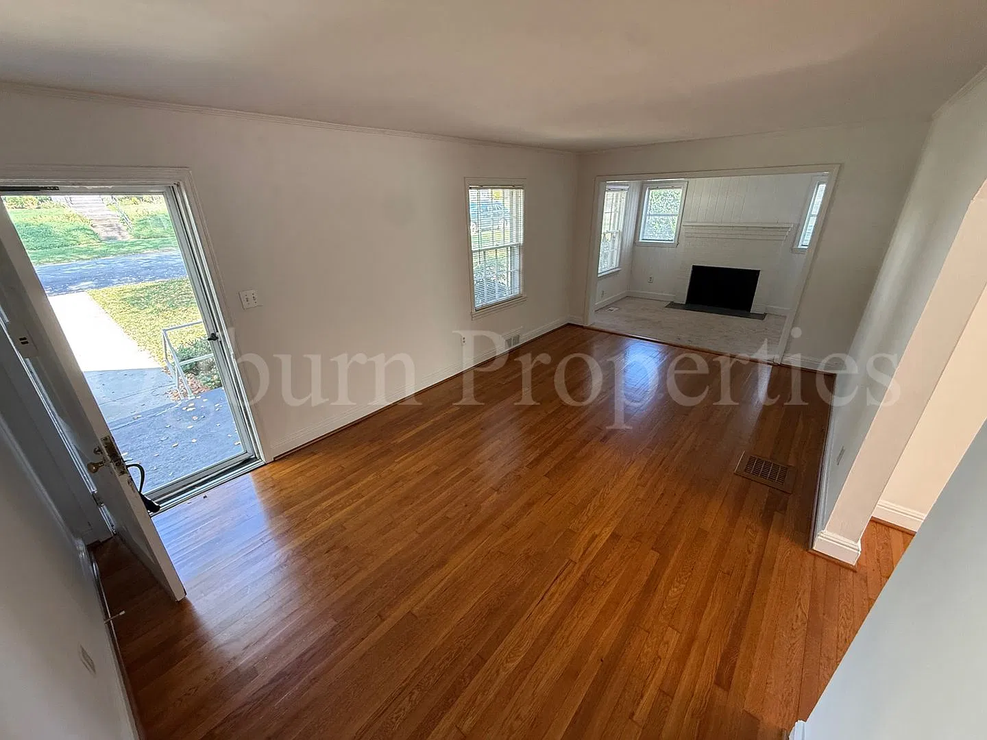 216 Carolina Circle-3br/1ba-House — Photo 3