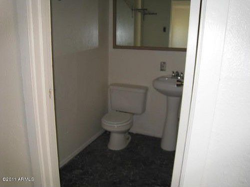 3rd image of 1546 W Earll Dr