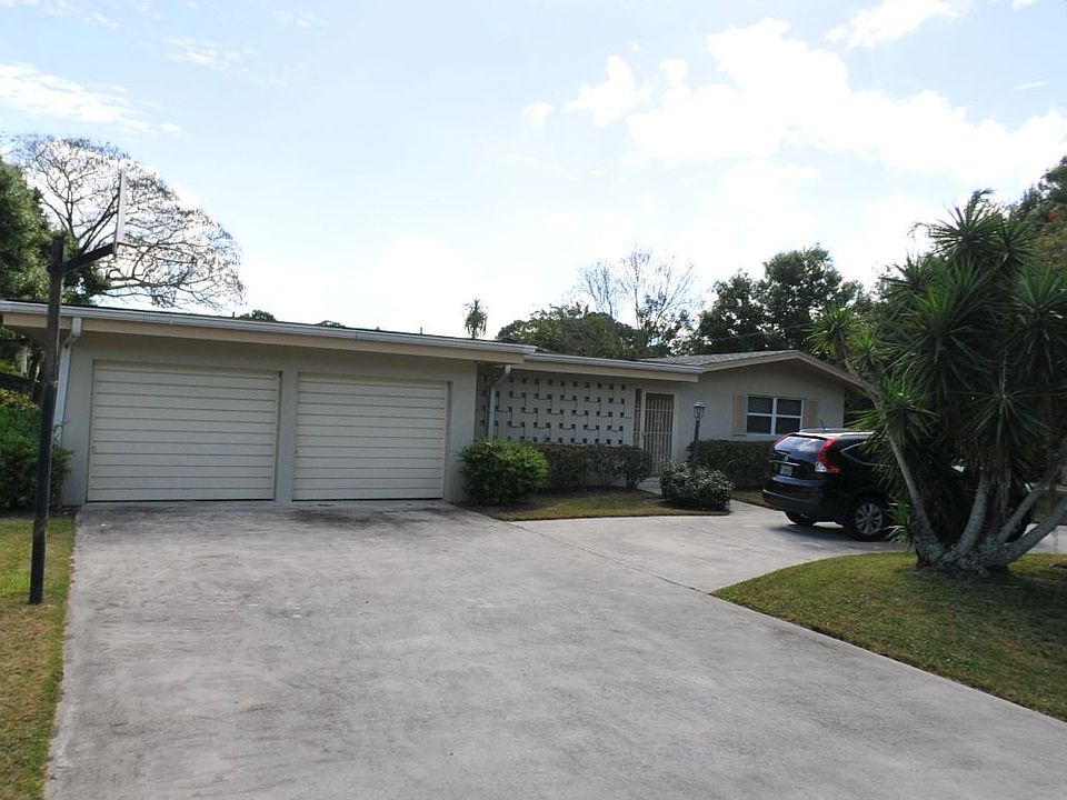 1st image of 4060 Greenwood Dr
