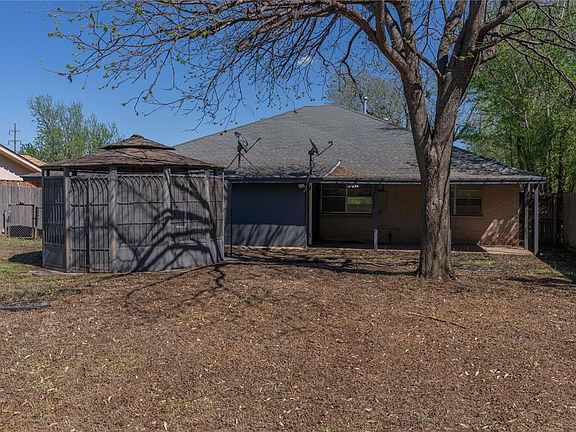 3rd image of 4617 Creekwood Dr