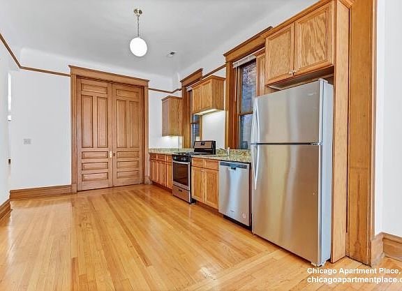 4th image of 518 W Fullerton Pkwy APT 2