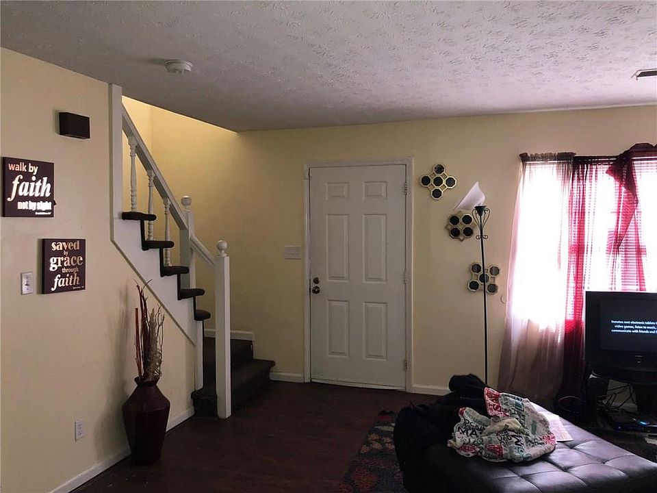 2nd image of 2062 Lenoa Ln
