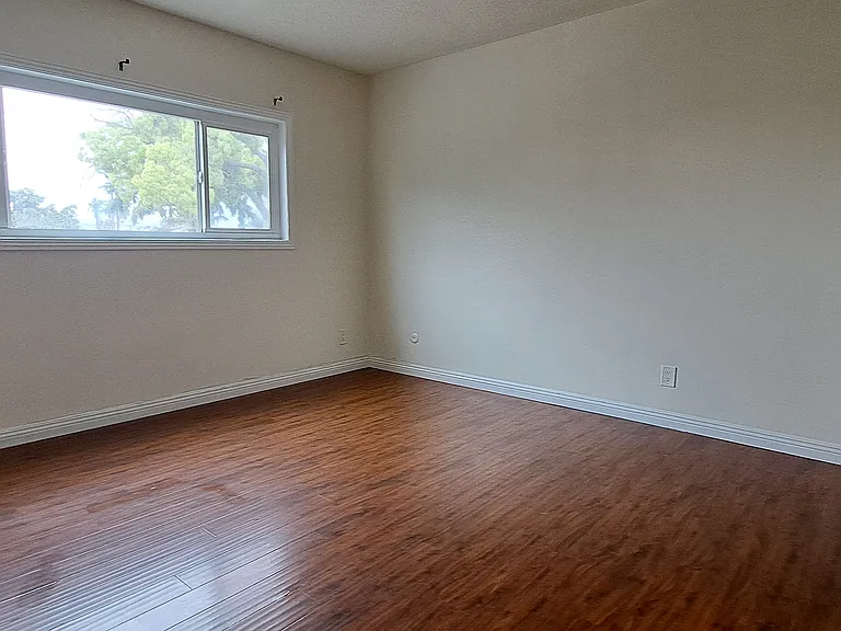 1340 W 85th St #3 — Photo 8