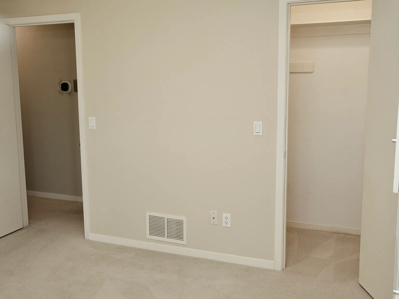 2414 Meadow Creek Dr — Photo 4