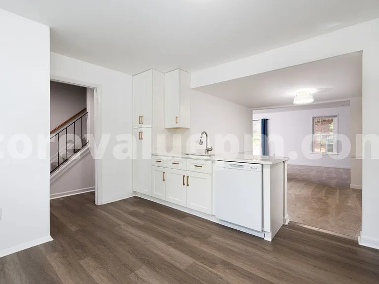 1250 Stonewood Ct — Photo 6