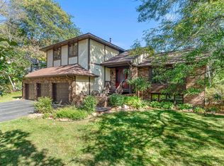 15110 Woodruff Rd, Wayzata, MN 55391