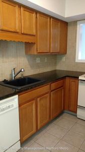 67 Long St APT 4, New Britain, CT, 06051