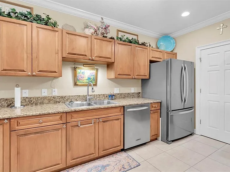 300 Capri Blvd #6 — Photo 13