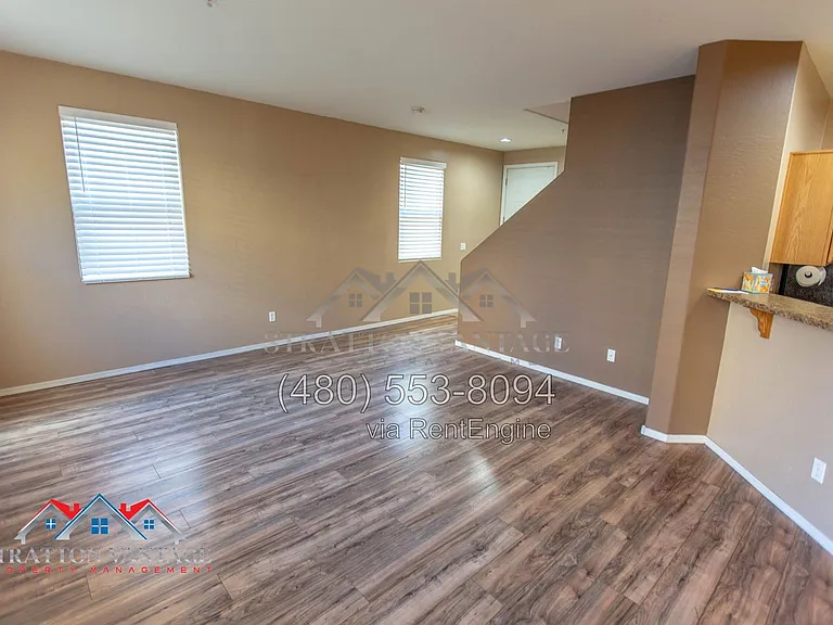 1423 N 81st Ave — Photo 10