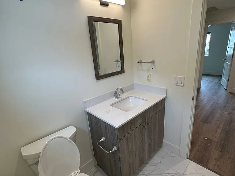 405 Laurel St — Photo 10