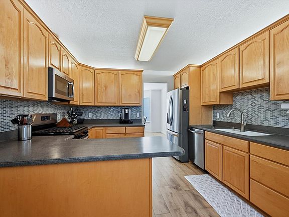 4th image of 16536 Crescent Court