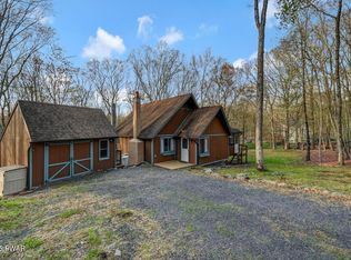 3222 Bluebird Dr, Bushkill, PA 18324