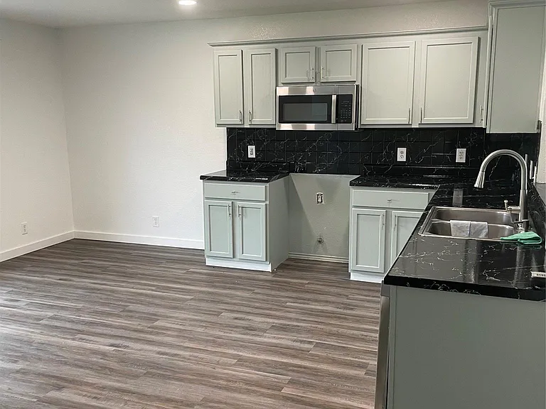 304 Will Ln — Photo 3