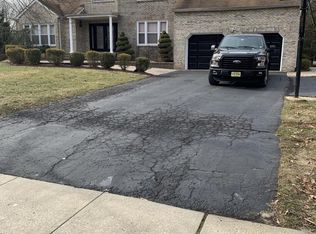 2 Doe Dr, Freehold, NJ 07728