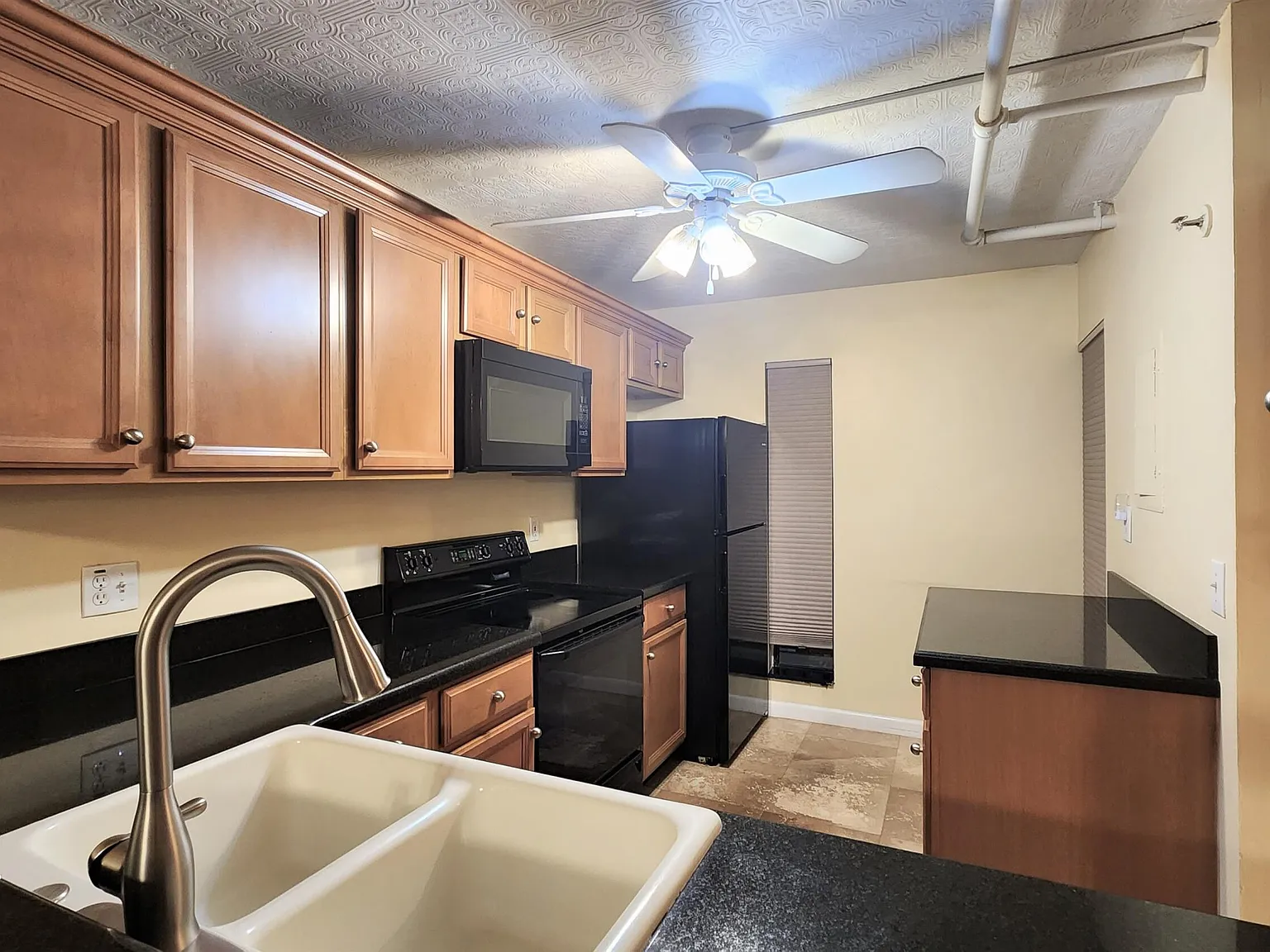2 bed, 2.0 bath, 1095 sqft, $2,750 — Photo 3