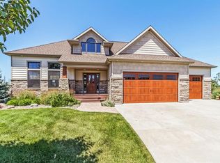 15919 Monroe Ct, Urbandale, IA 50323
