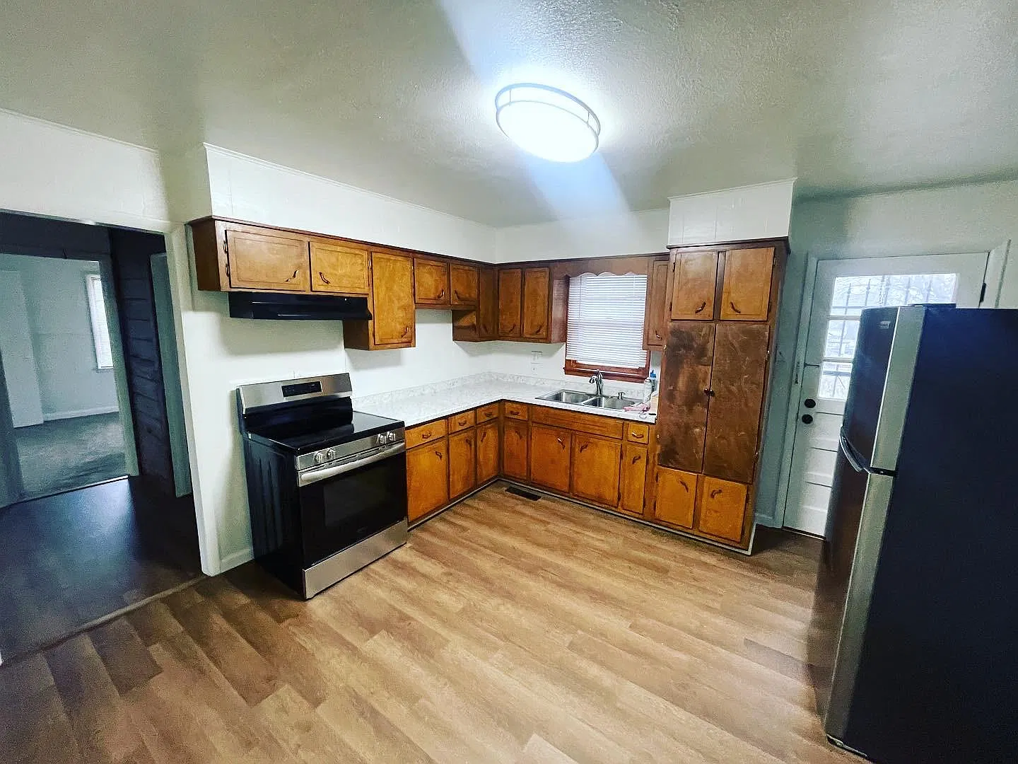 4 bed, 1215 sqft, $1,045 — Photo 3