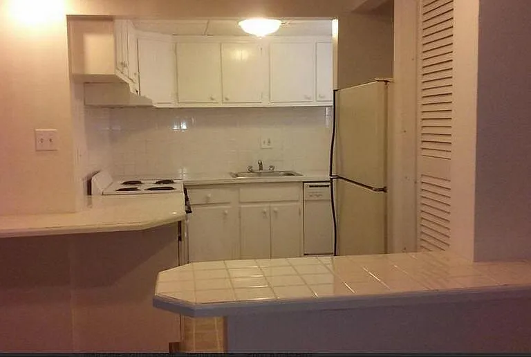 Eagle Court Apartments — Photo 10