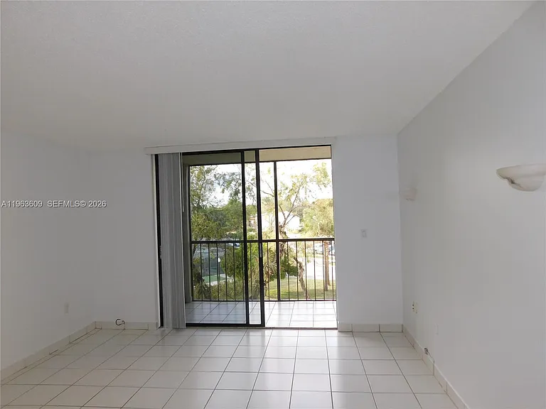 8025 SW 107th Ave #321 — Photo 5