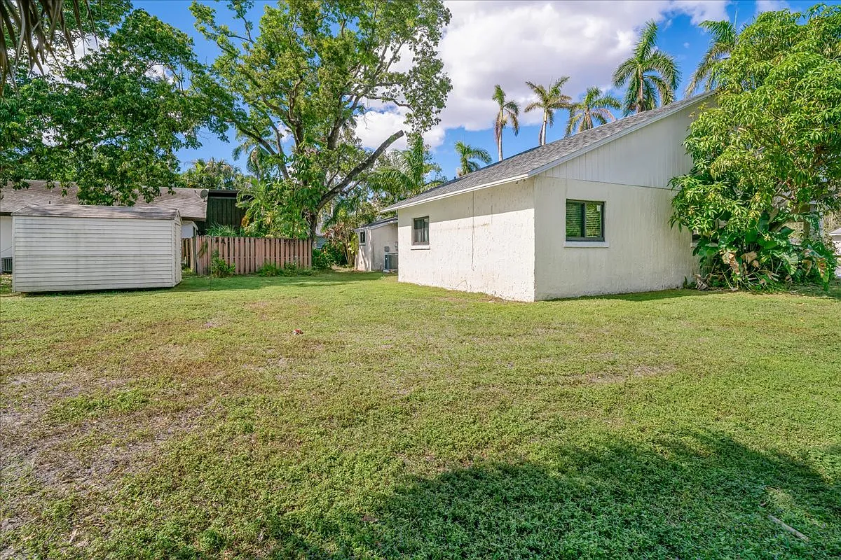 1540 Alhambra Dr — Photo 4