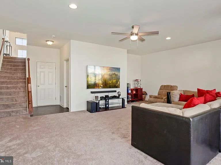 944 Basswood Dr — Photo 26