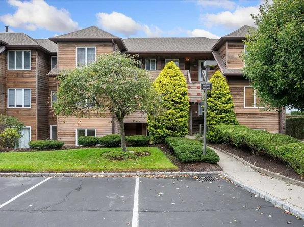 404 Fox Hill Drive #404, Calverton, NY 11933