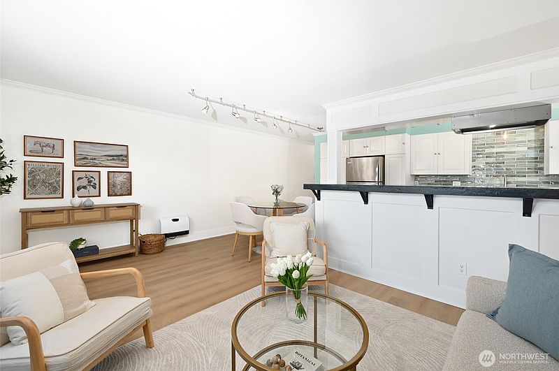 4th image of 4219 Whitman Avenue N #4