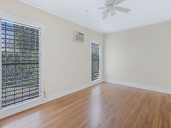4th image of 938 N Martel Ave #942