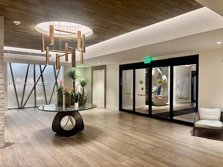 2301 Collins Ave #528 — Photo 4