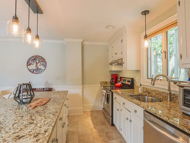 17 Charter St #2 — Photo 4