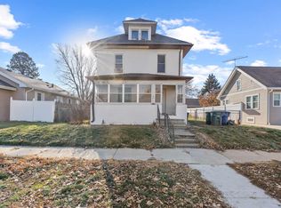 2007 W 3rd St, Waterloo, IA 50701