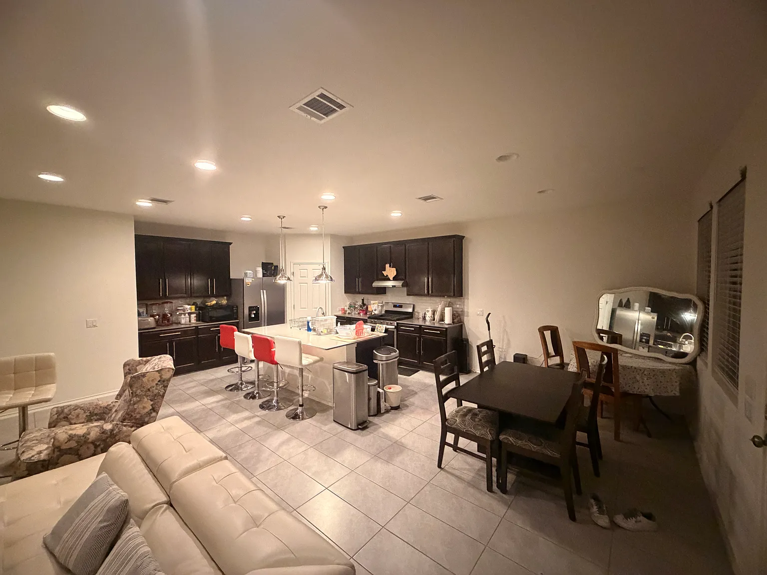3 bed, 2.5 bath, 2012 sqft, $1,000 — Photo 4