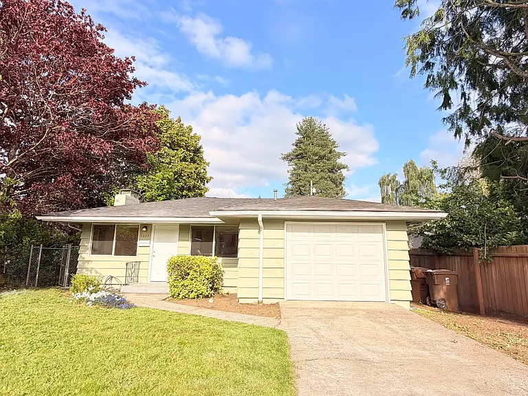 7233 Tacoma Ave S — Photo 1