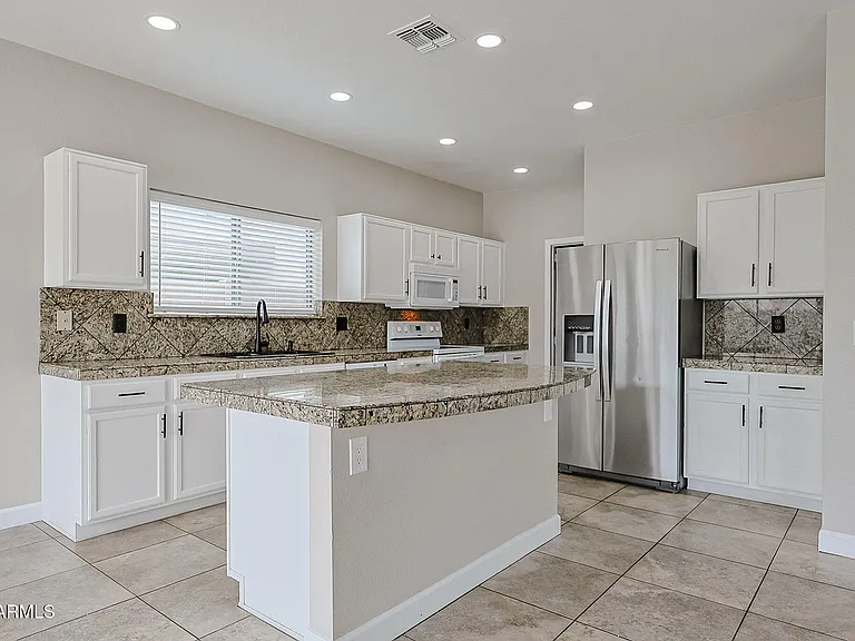 15569 W Gelding Dr — Photo 11