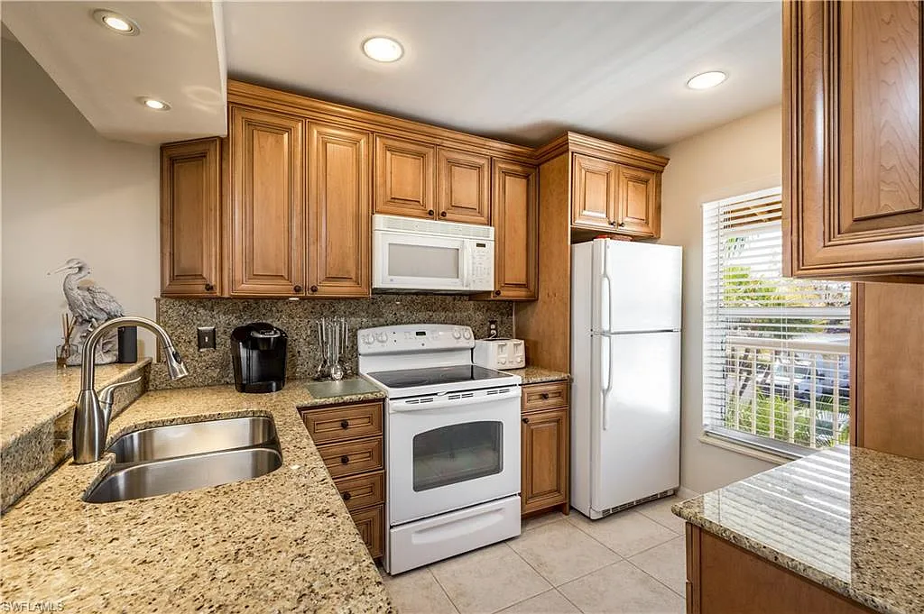 2 bed, 843 sqft, $1,895 — Photo 3