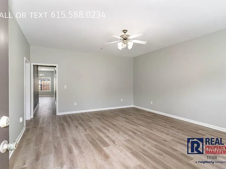 1004 Briggs Ln — Photo 6