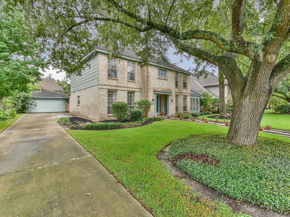 1st image of 15706 Dawnbrook Dr