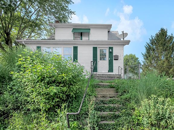 2nd image of 376 Ballard Ave