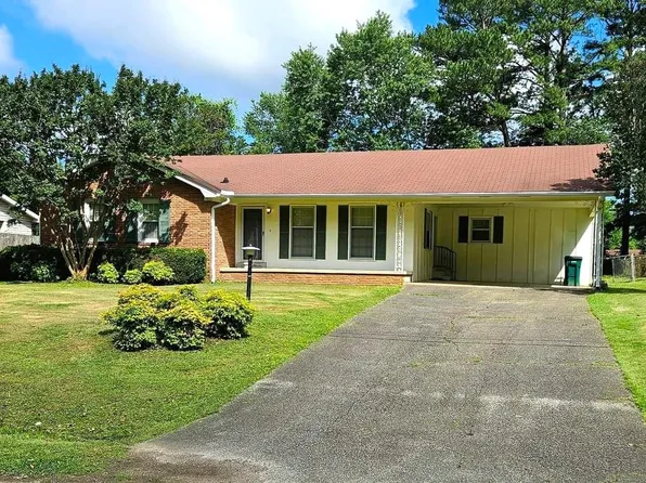81 Carlisle Dr, Jackson, TN 38301