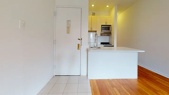 Rented by Bond New York | media 22