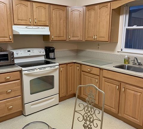 4th image of 80 Courtshire Dr