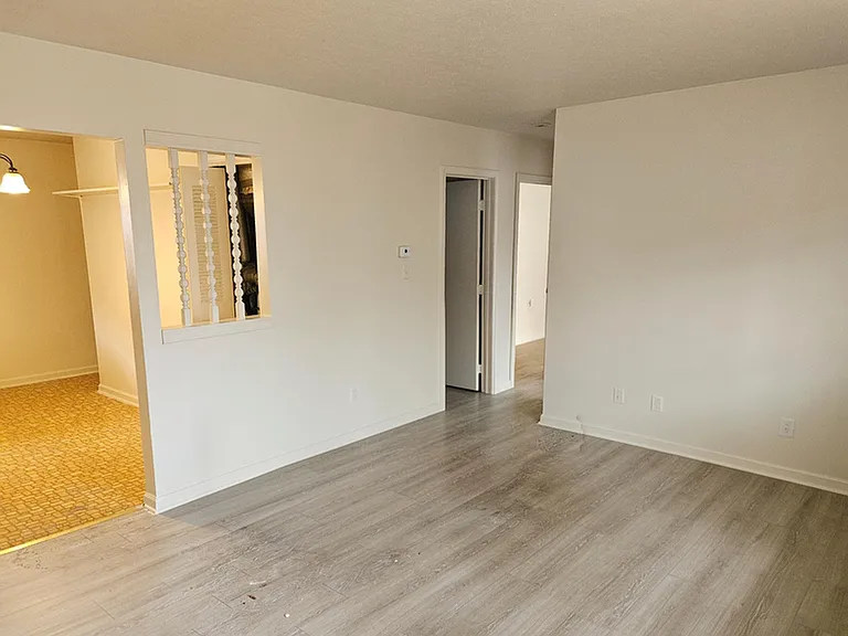 4620 Southern Pkwy #7 — Photo 2
