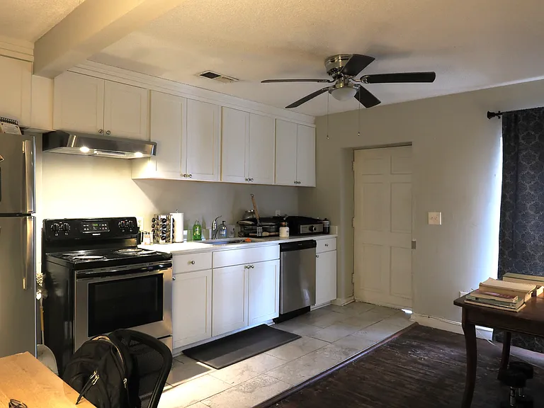 126 Alexander St — Photo 47