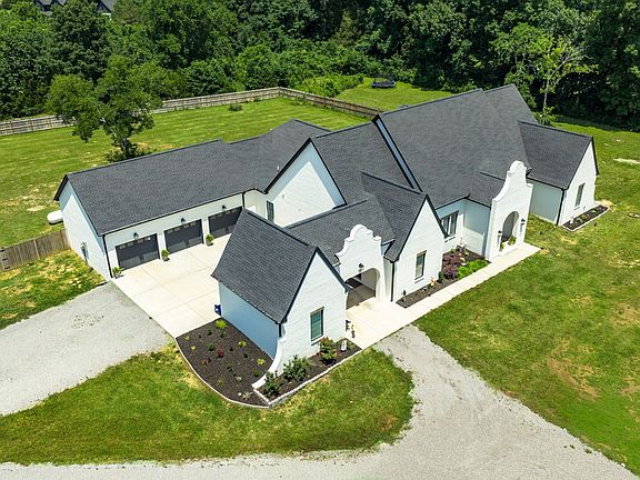 3rd image of 4035 Christiana Hoovers Gap Rd